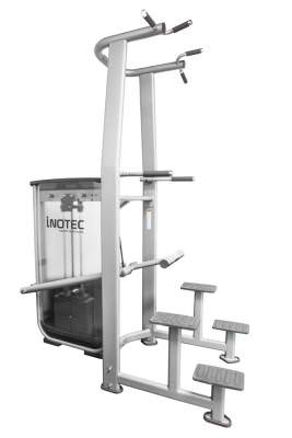 Подтягивание/ отжимание с помощью Inotec NL15 Тренажёр представляет собой объединение двух тренажёров, что экономит не только пространство спортзала, но и финансовые средства покупателя.

Конструкция оснащена несколькими дополнительными ступеньками, которые позволяют с лёгкостью принимать исходное положение и вставать с тренажёра.

Упражнения выполняются в положении стоя с максимальным комфортом и отличным результатом.
